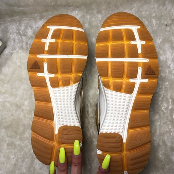 Nike shoes - Picture 4 of 6